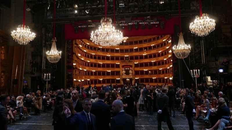 Per la prima volta nella storia del Teatro alla Scala, Domenico Dolce e Stefano Gabbana portano una sfilata di moda sul suo palcoscenico.