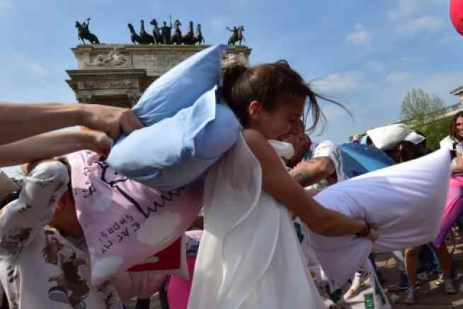 PILLOW FIGHT Day 