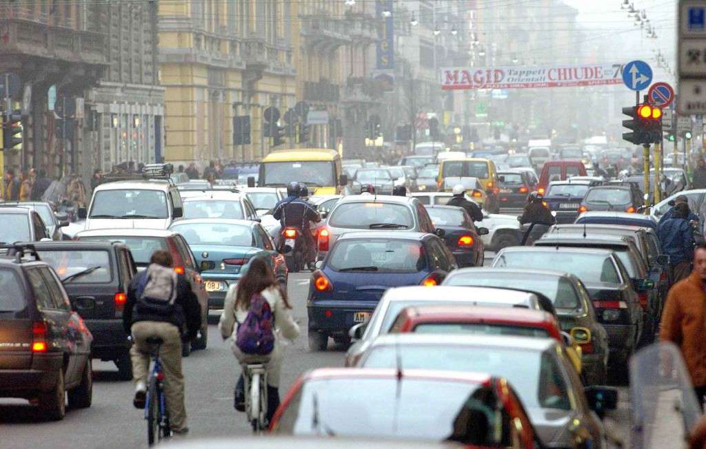 traffico-milano auto