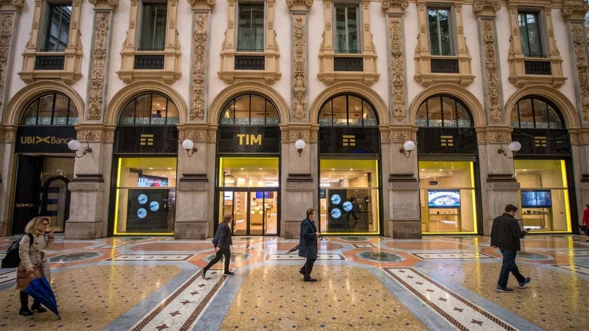 FRATELLI ROSSETTI: aprirà un negozio in Galleria Vittorio FRATELLI ROSSETTI: aprirà un negozio in Galleria Vittorio