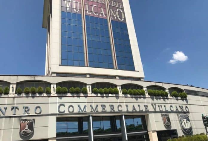 Chiusura Supermercato Il Gigante Al Centro Commerciale Il Vulcano