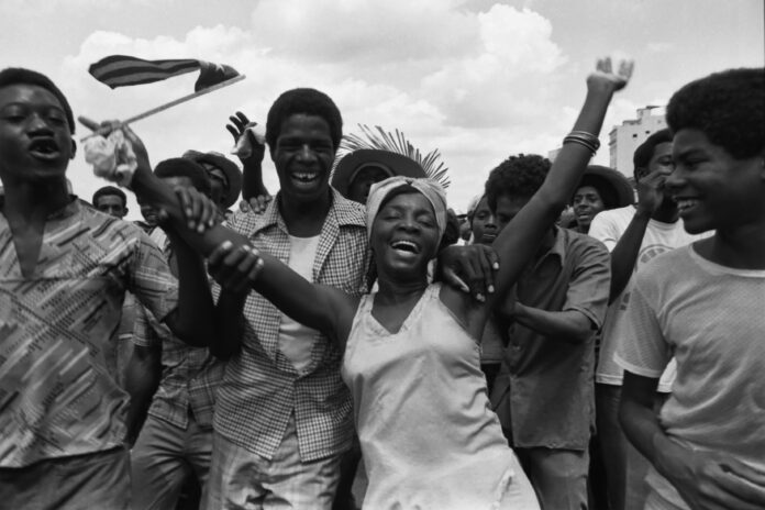 Maria Eugenia Haya. Marcha del pueblo combatiente series. 1980. Courtesy of Maria Garcia Haya and Catalogo de Fotografas Cubanas